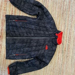 Boys size 7/8 The North Face Coat - Thermoball